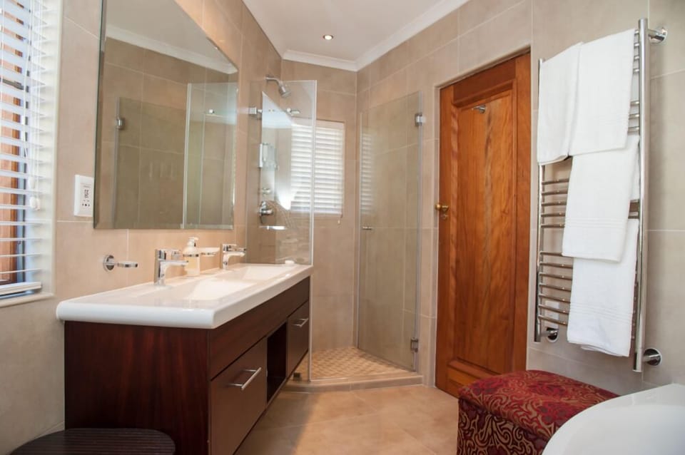 Luxury Suite, 1 Bedroom (Pinotage Suite) | Bathroom | Separate tub and shower, rainfall showerhead, designer toiletries