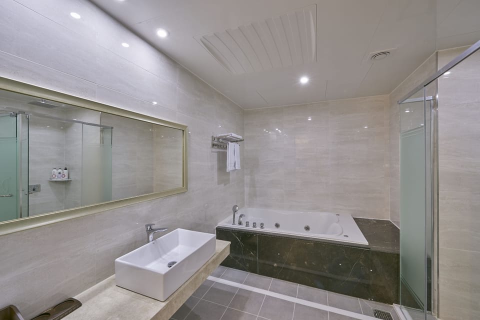 Royal Suite(LG Styler) | In-room safe, soundproofing, free WiFi, bed sheets