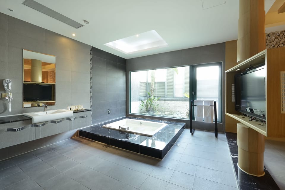 Jetted tub