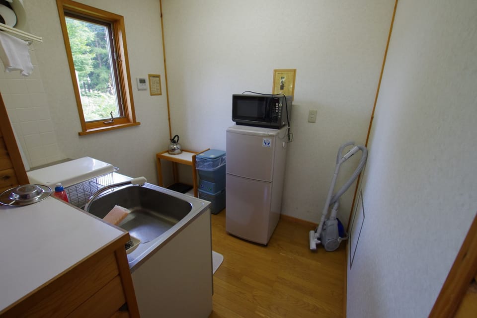 Cottage | Private kitchenette | Fridge, microwave, stovetop, electric kettle