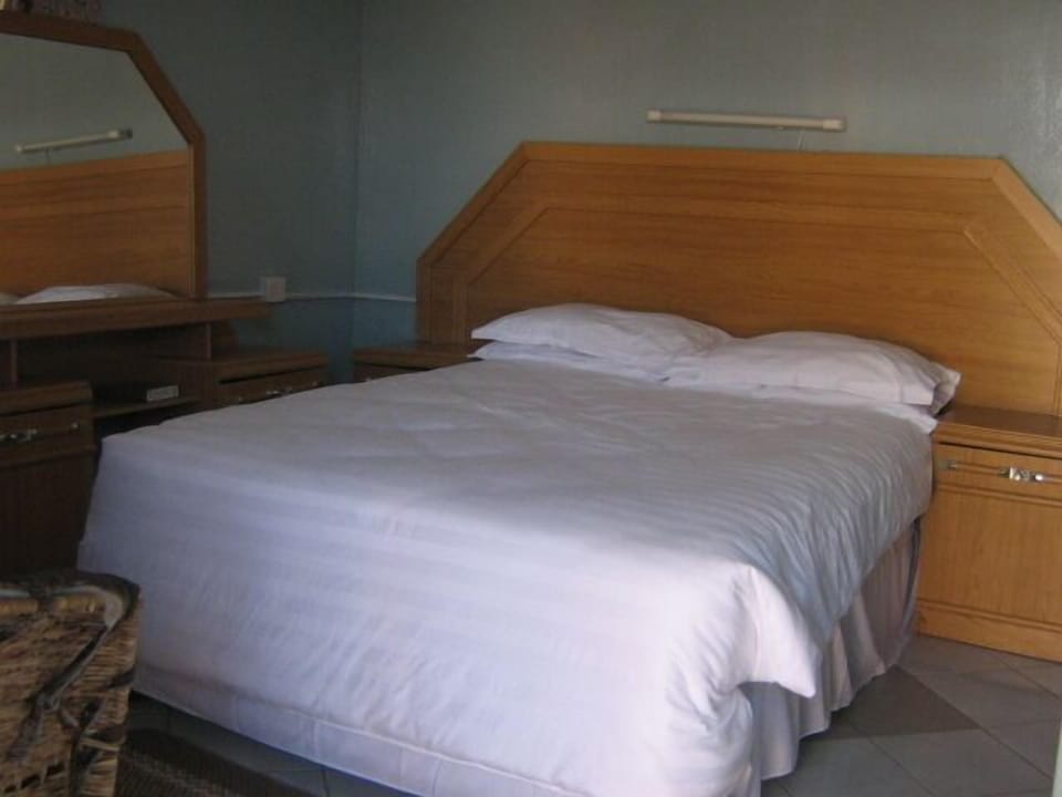 Standard Double Room | Desk