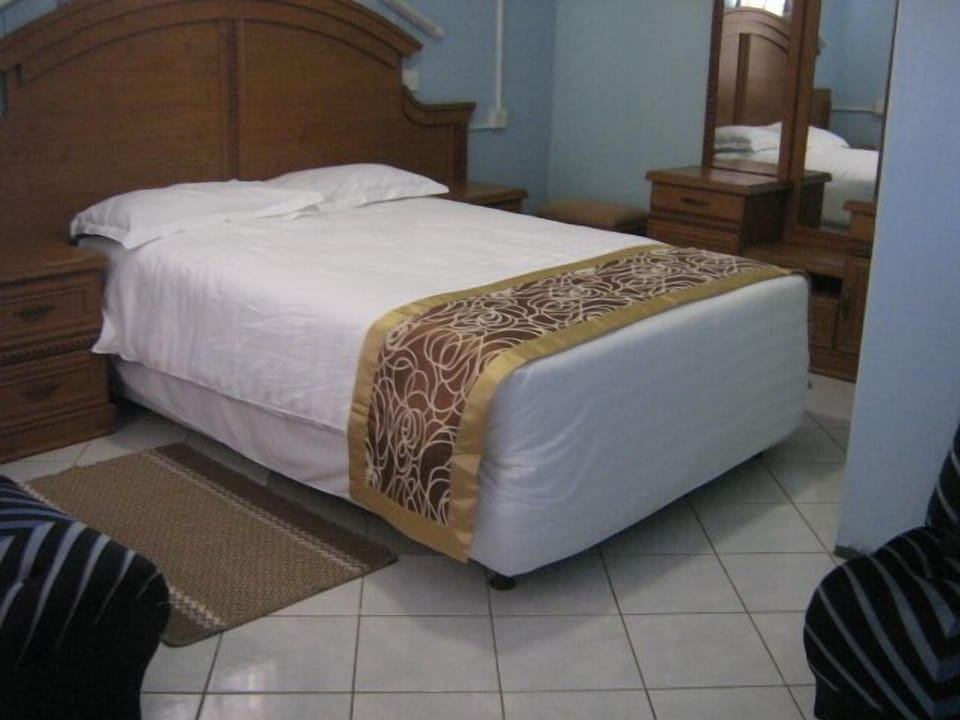 Standard Double Room | Desk