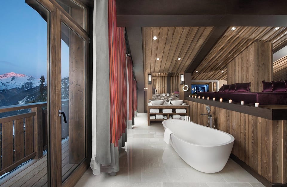 Combined shower/tub, deep soaking tub, free toiletries, bathrobes