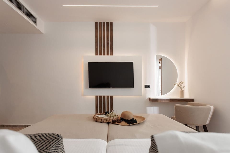 Deluxe Double or Twin Room | Premium bedding, memory foam beds, soundproofing, iron/ironing board