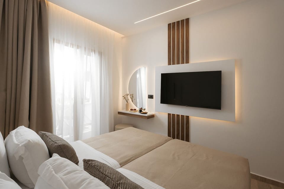 Deluxe Double or Twin Room | Premium bedding, memory foam beds, soundproofing, iron/ironing board