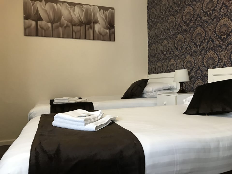 Comfort Twin Room, Ensuite (Street View)