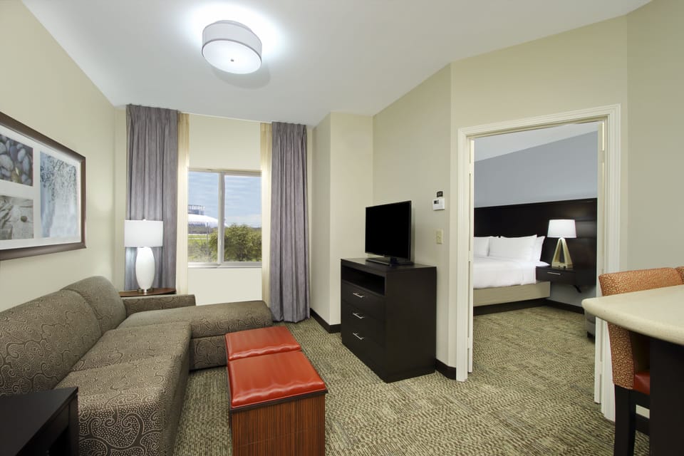 Hypo-allergenic bedding, in-room safe, desk, laptop workspace