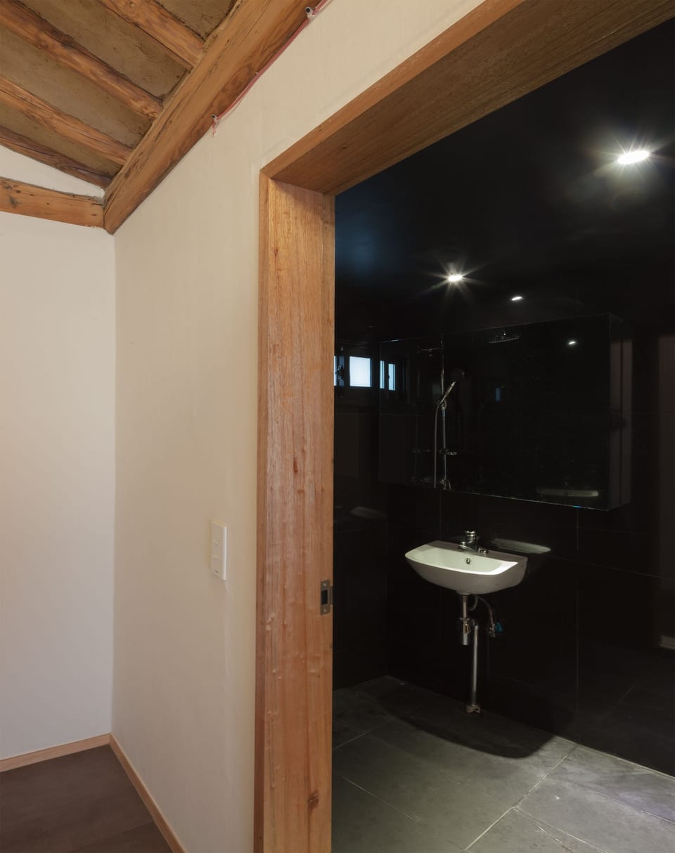 Traditional Room | Bathroom shower