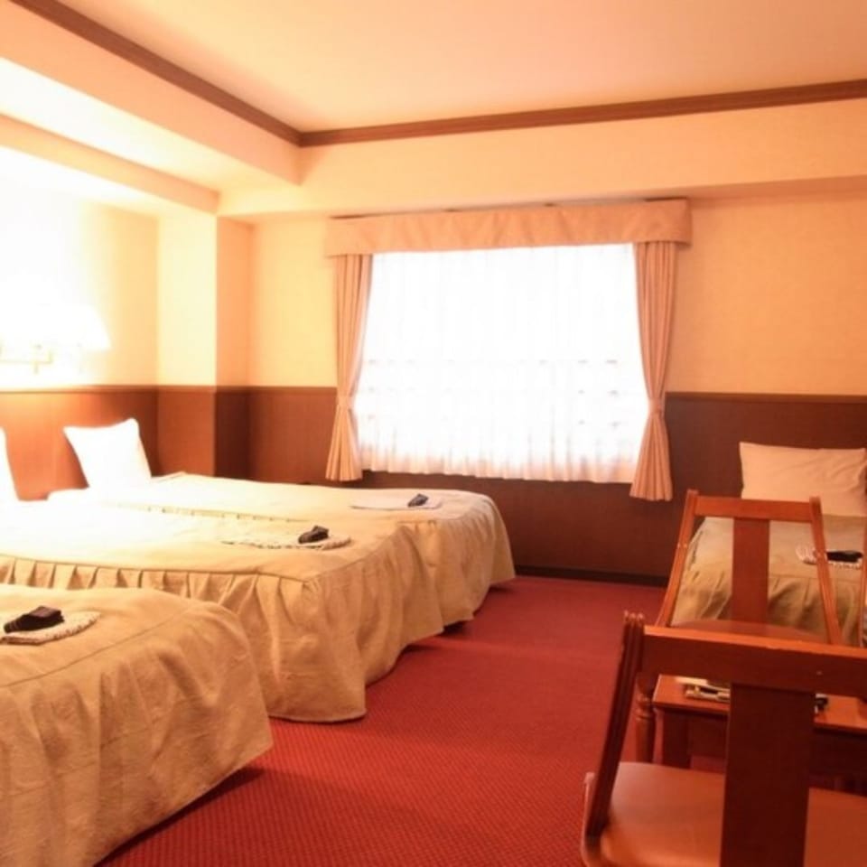 Laptop workspace, blackout drapes, WiFi (free), bed sheets