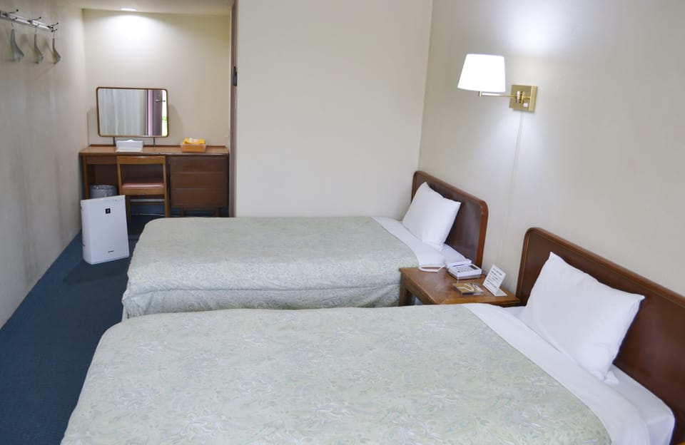 Basic Twin Room, Smoking | Free WiFi, bed sheets
