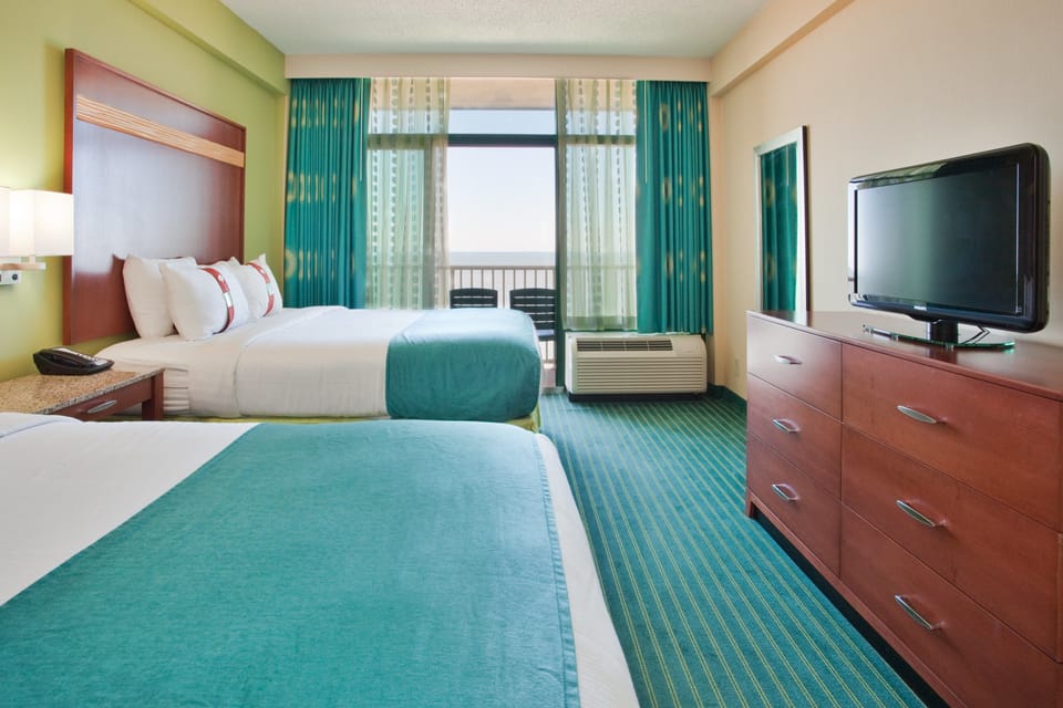 Standard Room | Hypo-allergenic bedding, desk, iron/ironing board