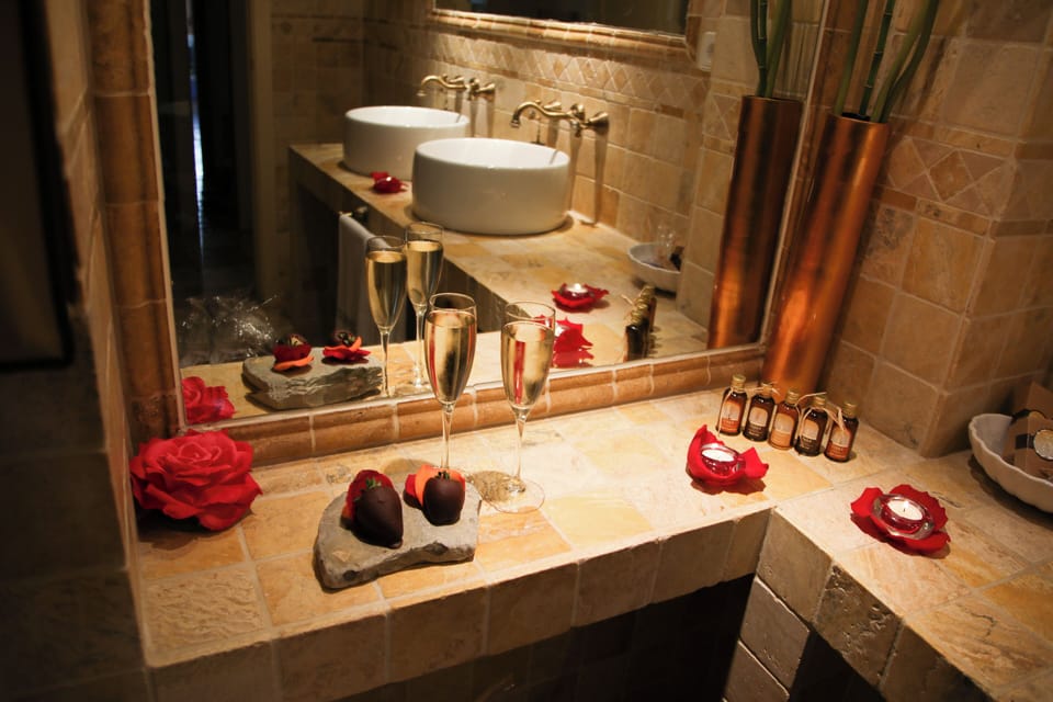Superior Room, 1 Bedroom | Bathroom | Free toiletries, hair dryer, towels, soap