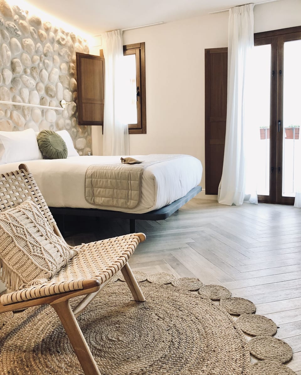 Premium Room | Premium bedding, minibar, in-room safe, individually decorated