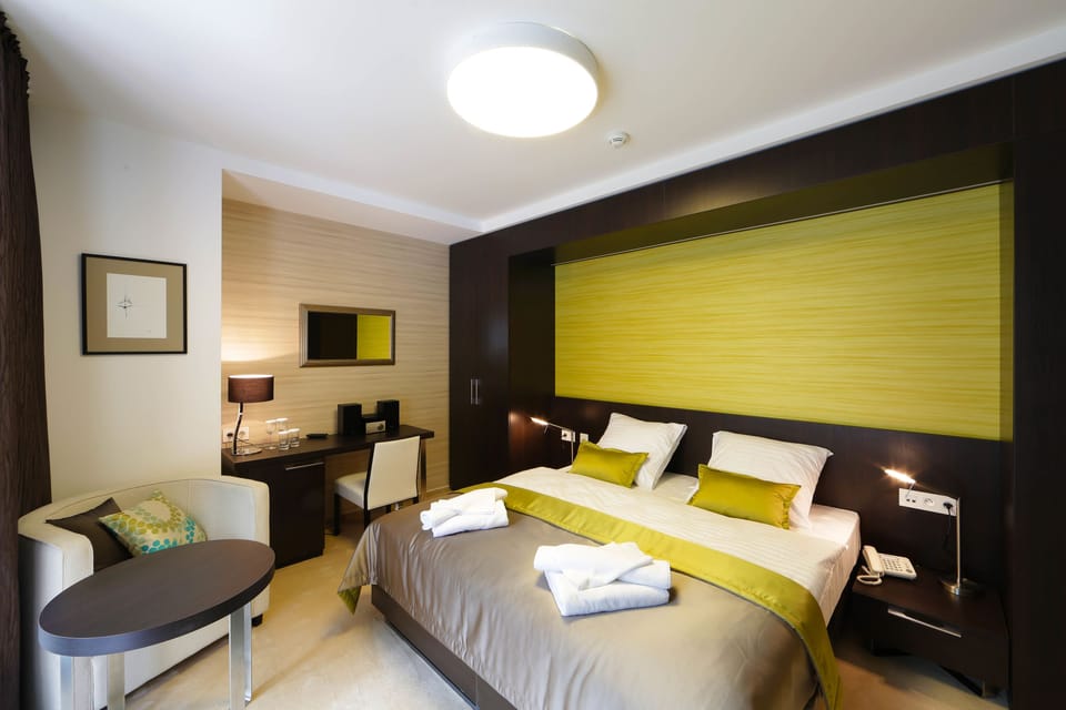 Standard Double or Twin Room, Balcony | Minibar, in-room safe, desk, soundproofing