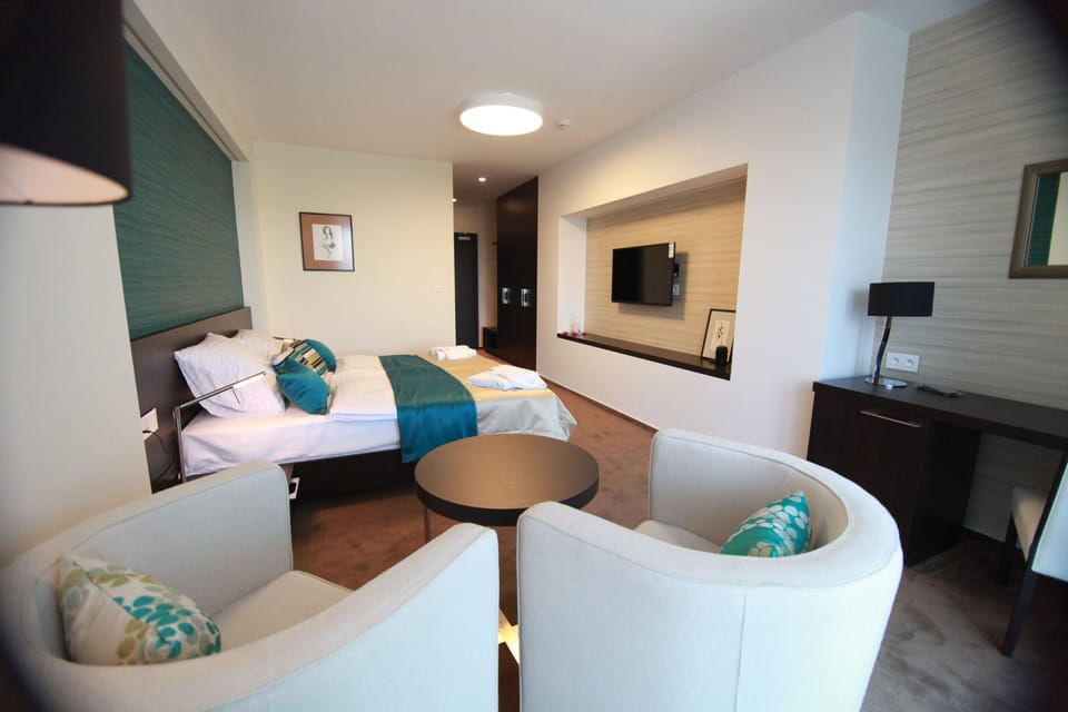 Minibar, in-room safe, desk, soundproofing
