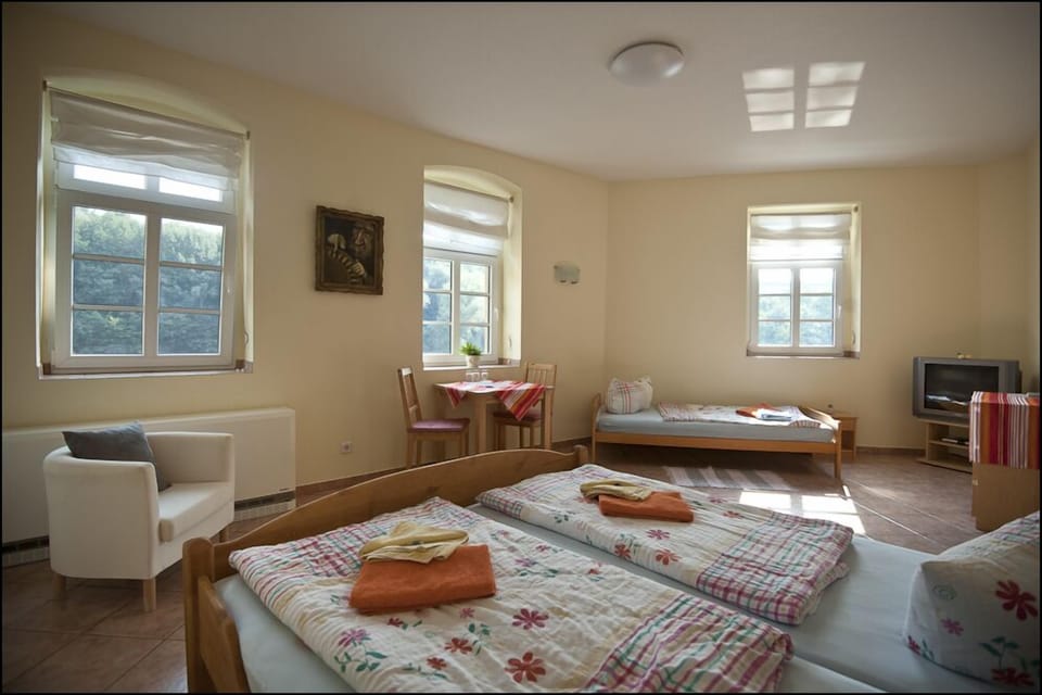 Basic Triple Room, Lake View | Desk, soundproofing, free cribs/infant beds, rollaway beds
