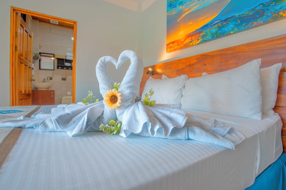 Superior Room | Hypo-allergenic bedding, minibar, in-room safe, iron/ironing board