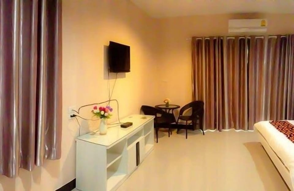 Desk, free WiFi