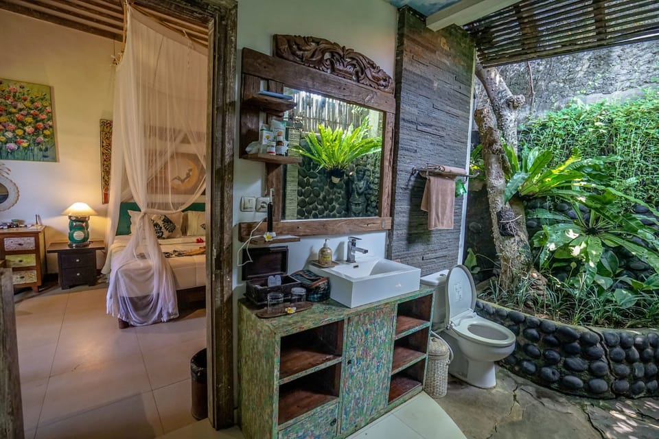 Deluxe Room with Garden View (Allure) | Bathroom | Shower, free toiletries, hair dryer, slippers
