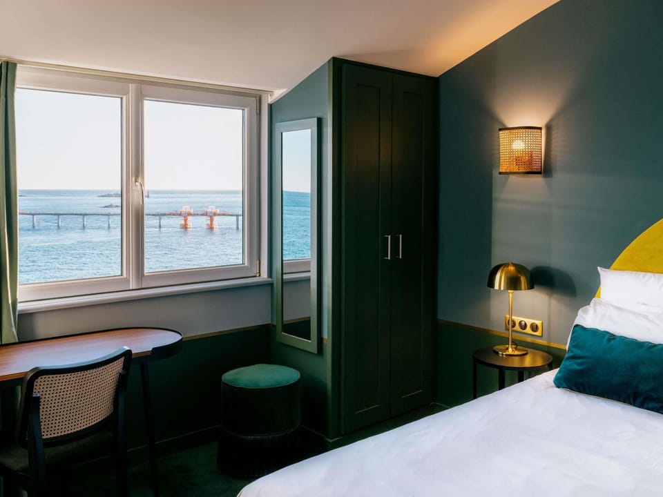 Room, 1 Double Bed, Sea View | Minibar, in-room safe, soundproofing, free WiFi