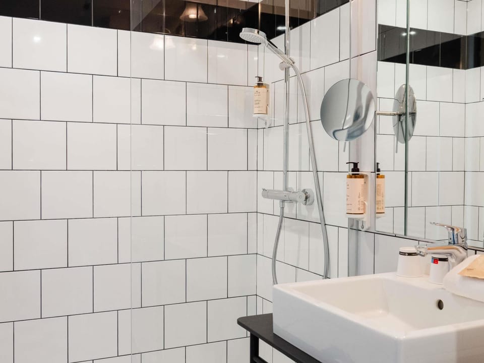 Classic Room, 1 Double Bed | Minibar, in-room safe, soundproofing, free WiFi