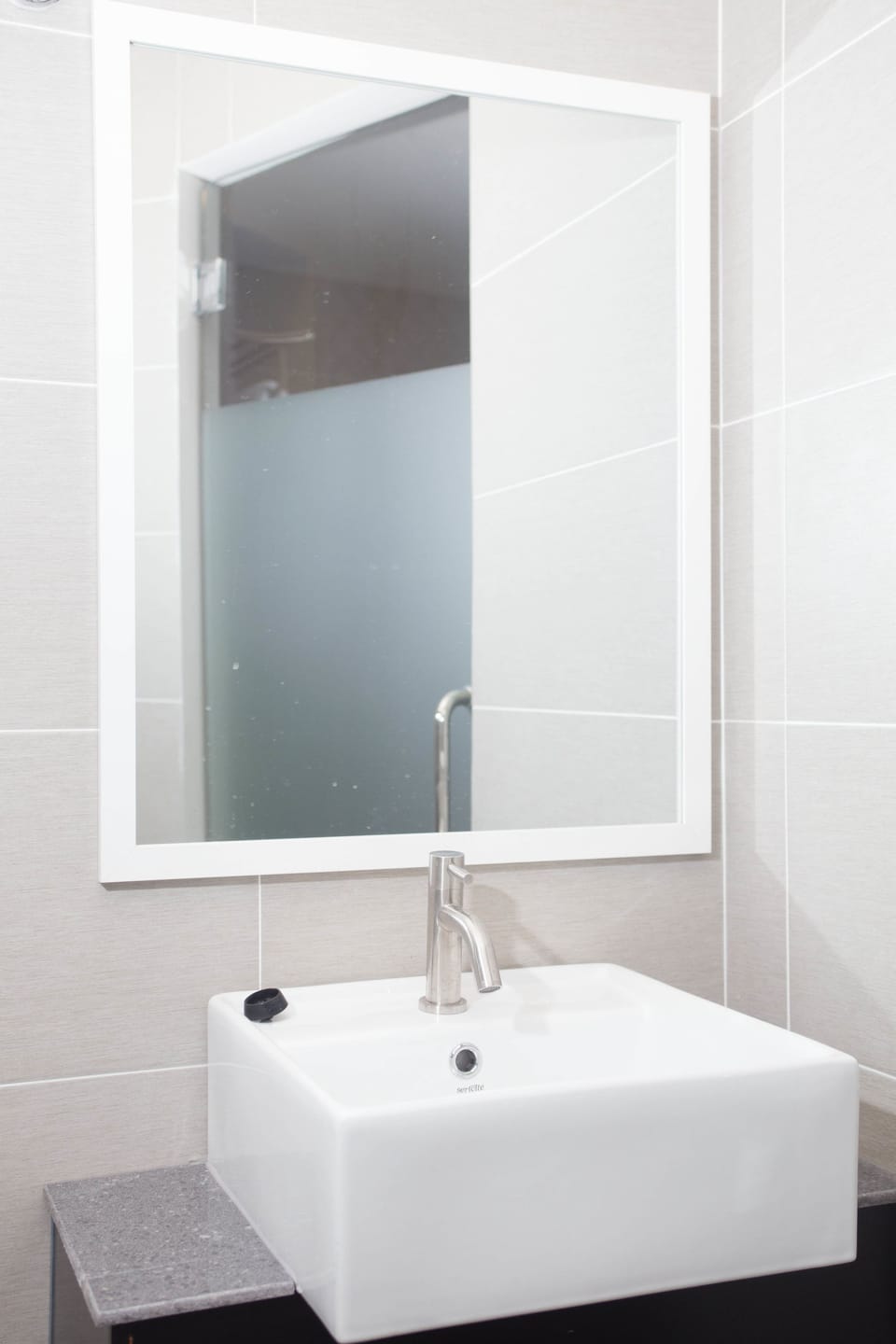 Bathroom sink