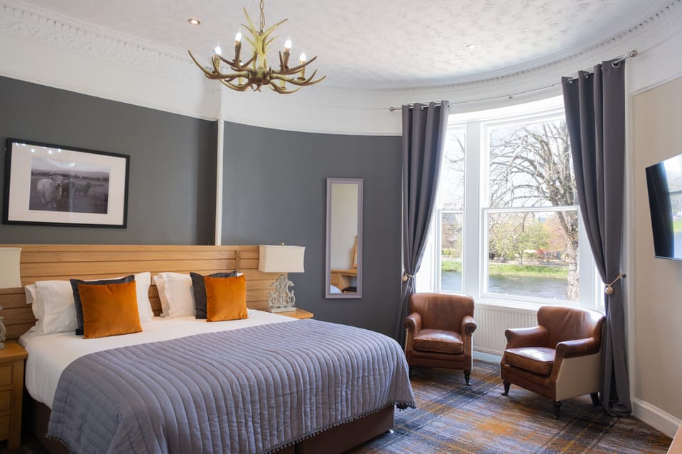 Deluxe Room, 1 King Bed, Non Smoking, River View | Hypo-allergenic bedding, desk, laptop workspace, iron/ironing board