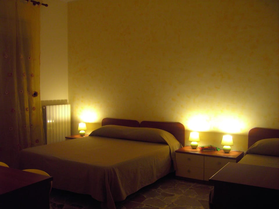 Quadruple Room with Bath | Desk, laptop workspace, free WiFi