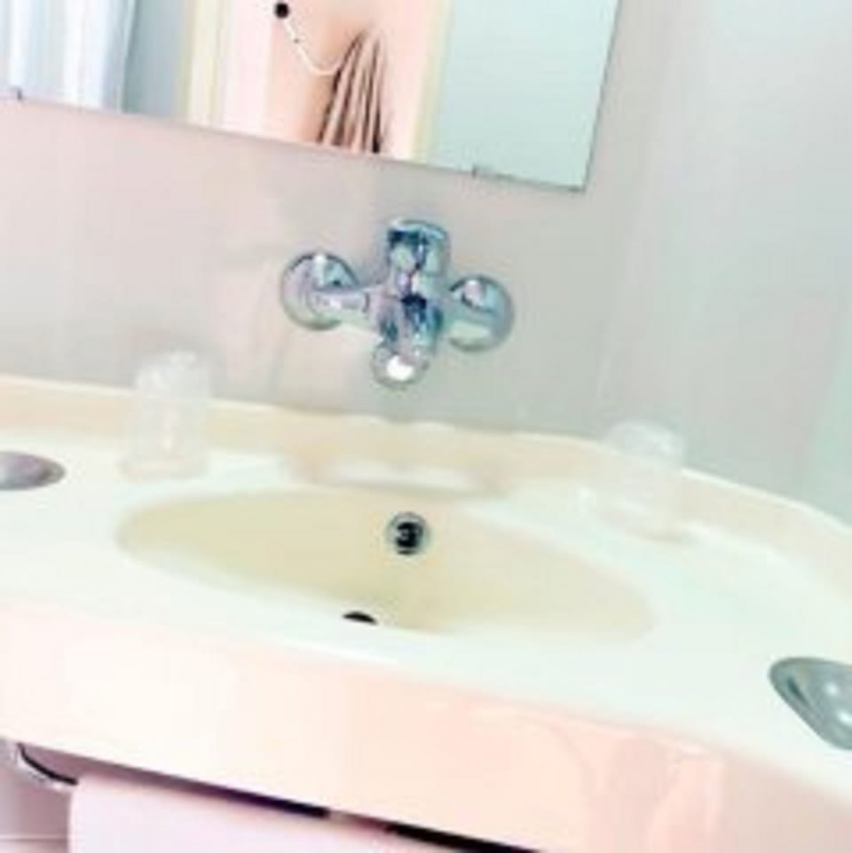 Standard Room, Multiple Beds (1 Double and 1 Single bed) | Bathroom | Shower, eco-friendly toiletries, towels