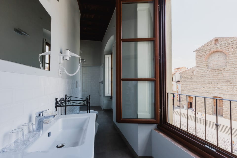 Superior Room | Bathroom | Shower, free toiletries, hair dryer, bidet