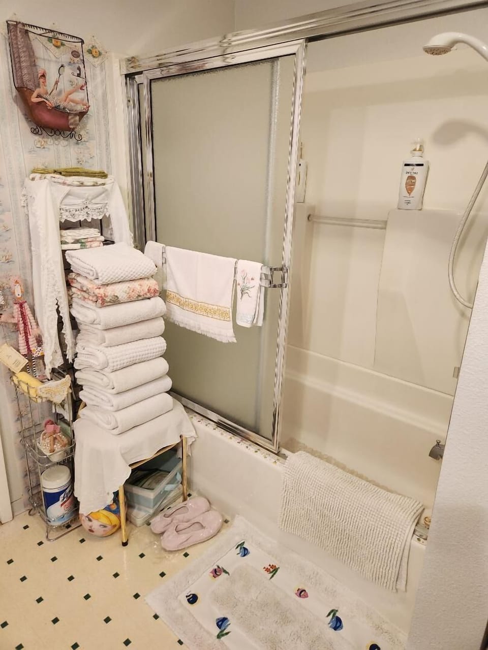 Room, Private Bathroom (Garden/forest view room) | Bathroom | Free toiletries, hair dryer, slippers, towels