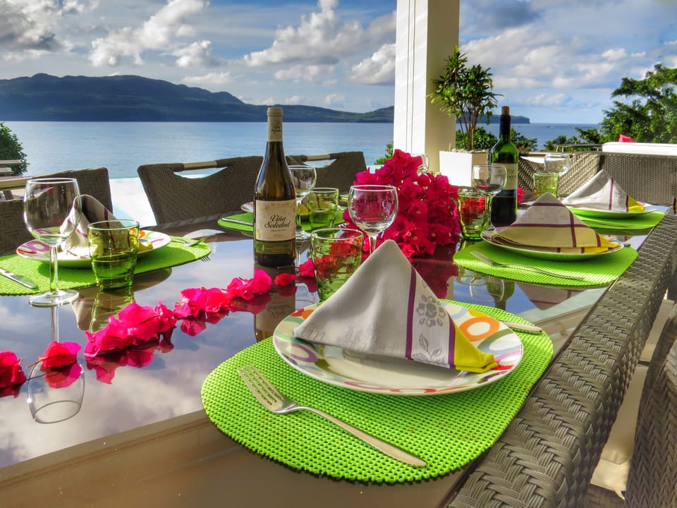 Deluxe Villa, 4 Bedrooms, Ocean View, Oceanfront | In-room dining