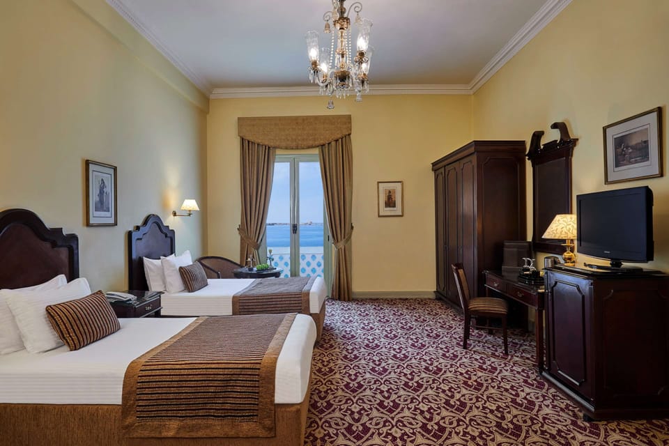 Superior Room | Minibar, in-room safe, blackout drapes, rollaway beds