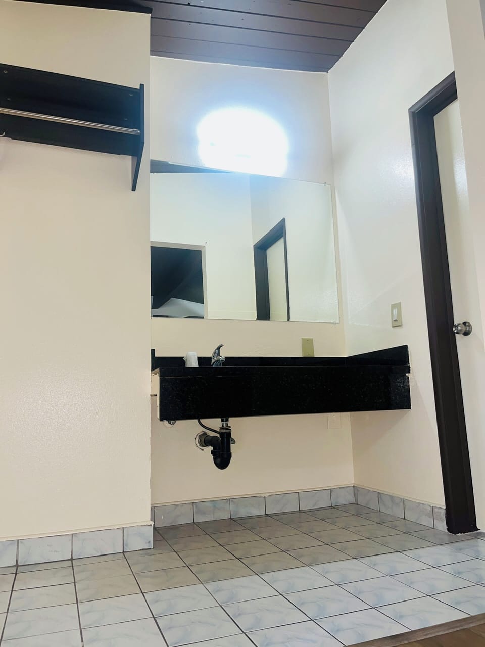 Standard Room, 1 King Bed | Bathroom | Shower, towels, soap, shampoo