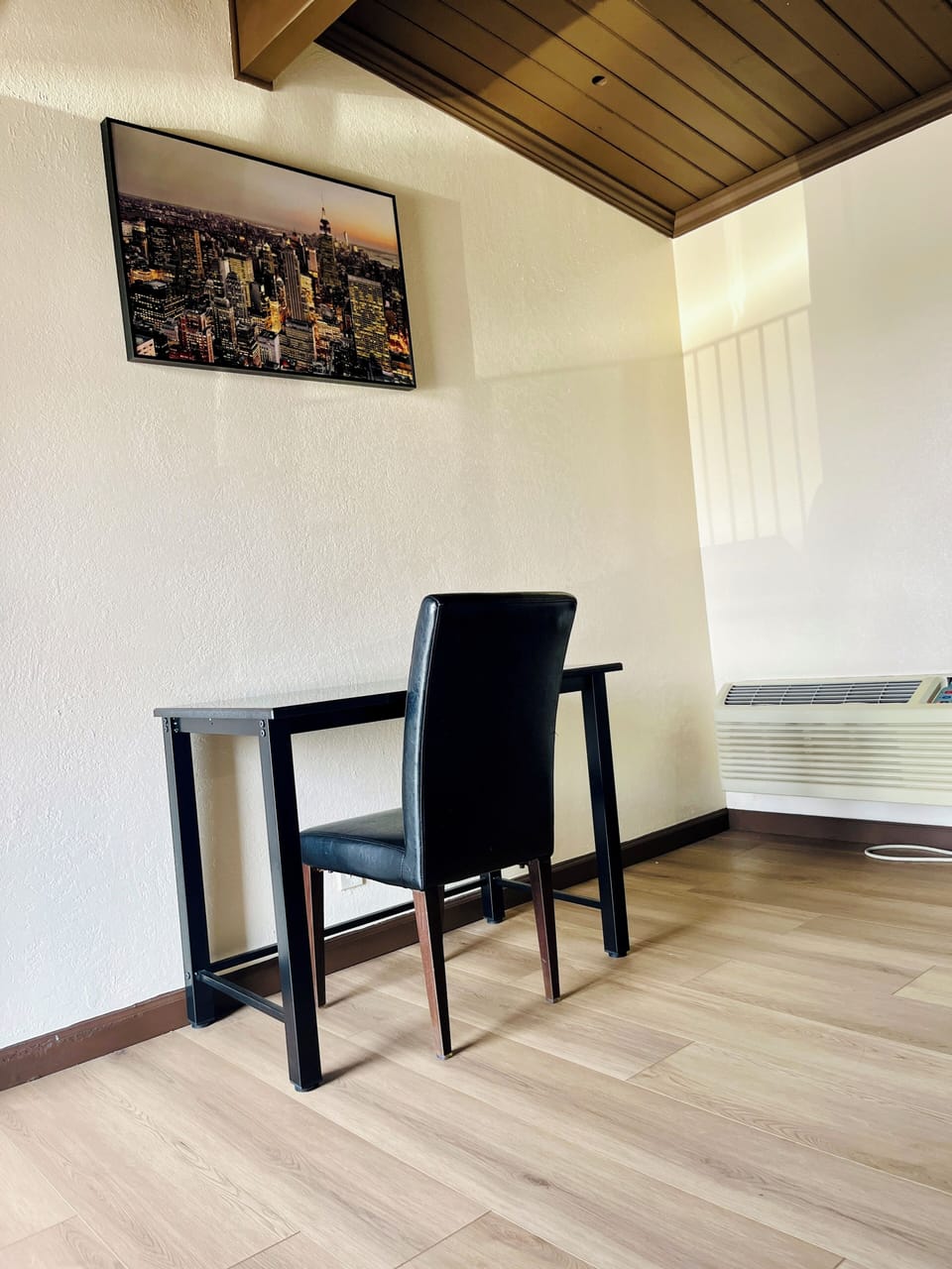 Desk, WiFi (free), bed sheets