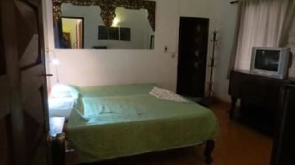 Double Room | Minibar, in-room safe, desk, free WiFi