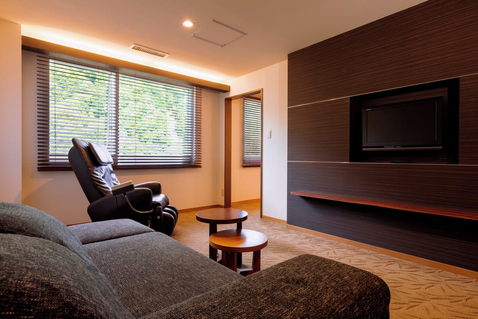 Healing Modern Room - Non-Smoking | In-room safe, free WiFi, bed sheets