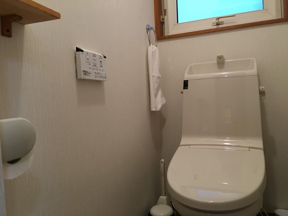 2 Bedroom Apartment, Non-Smoking, Mountain View | Bathroom | Separate tub and shower, free toiletries, hair dryer, slippers