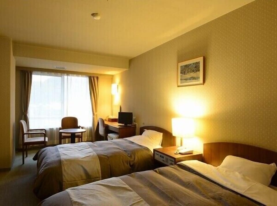 Standard Twin Room, Non Smoking | Desk, WiFi (free), bed sheets