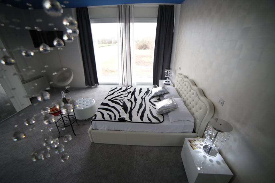 Luxury Double or Twin Room, 1 Bedroom, Annex Building | Premium bedding, individually decorated, individually furnished, desk