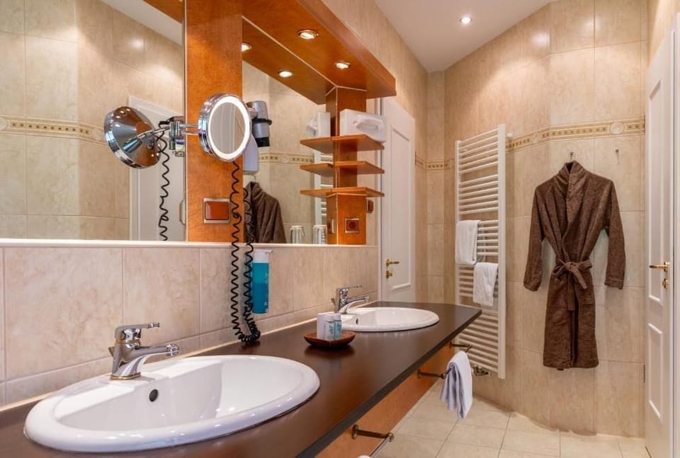 Suite, Balcony, Mountain View | Bathroom | Bathrobes, slippers