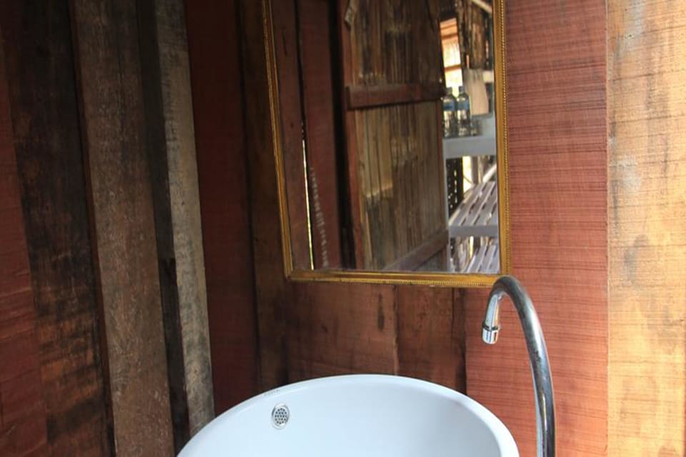 Bathroom sink