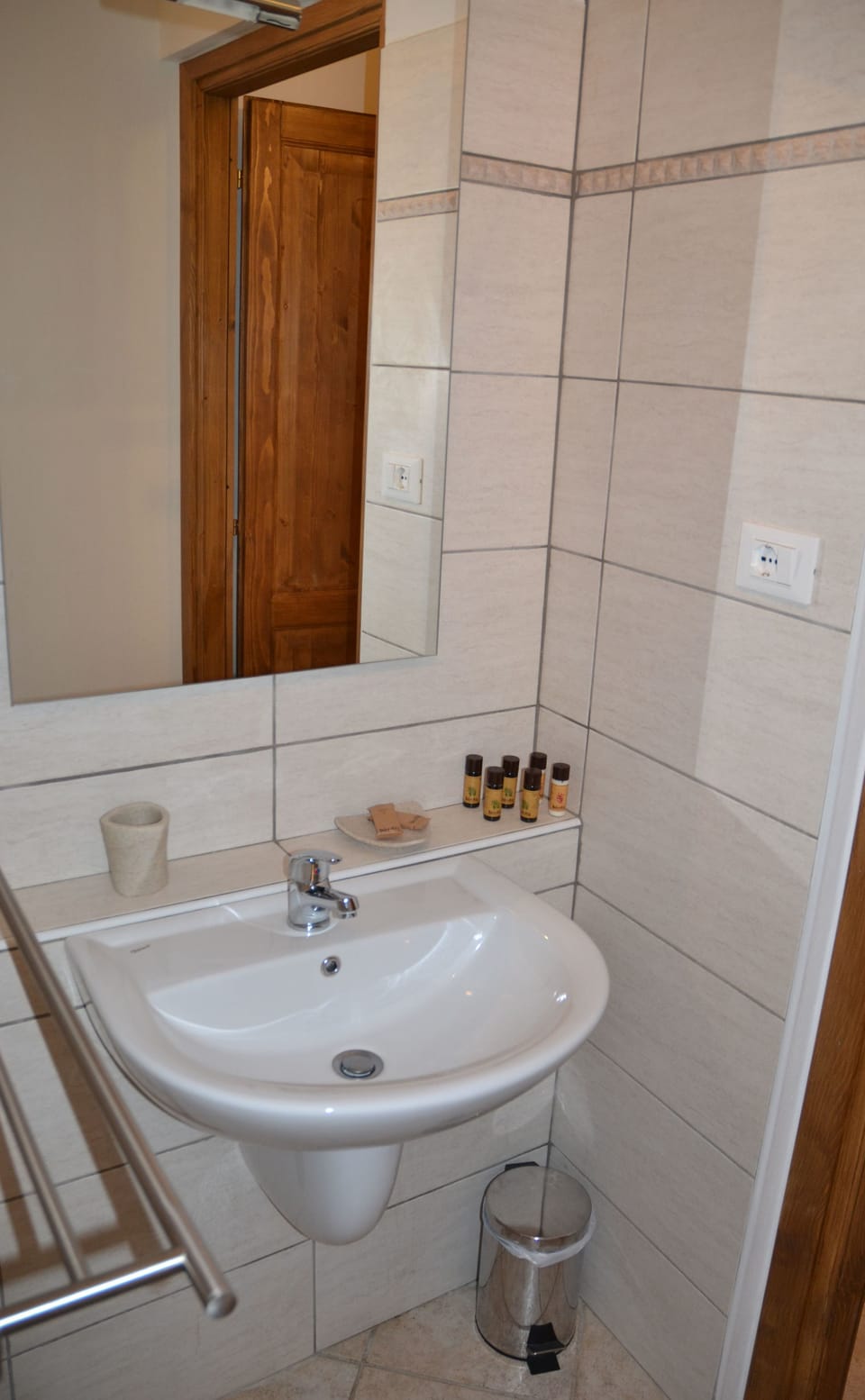 Double or Twin Room, 1 Bedroom, Non Smoking | Bathroom sink
