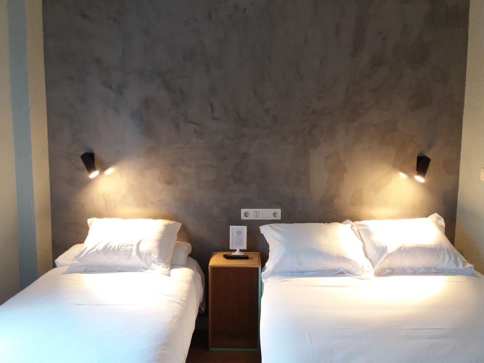 Twin Room, Private Bathroom | Desk, blackout drapes, cribs (free), rollaway beds (surcharge)