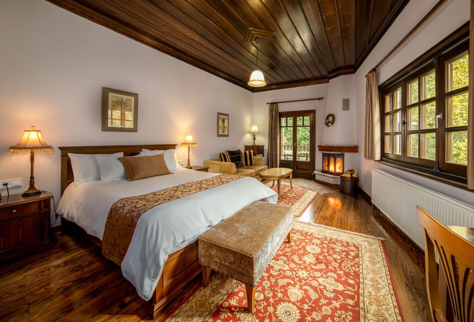 Junior Suite, Jetted Tub | Minibar, individually decorated, individually furnished, desk