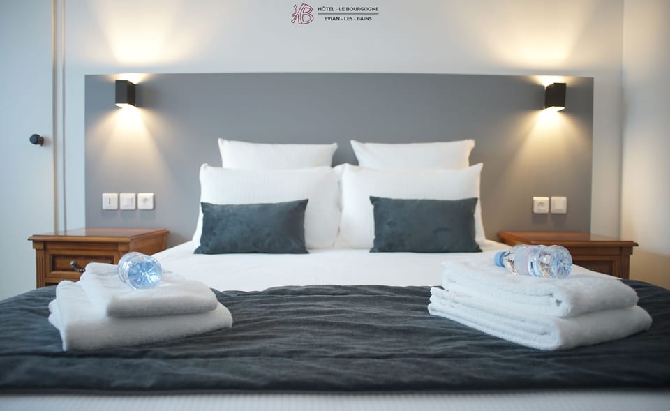 Chambre Deluxe vue sur Lac ( Sans Balcon ) | Premium bedding, in-room safe, individually decorated