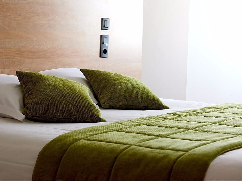 Desk, cribs/infant beds, rollaway beds, free WiFi