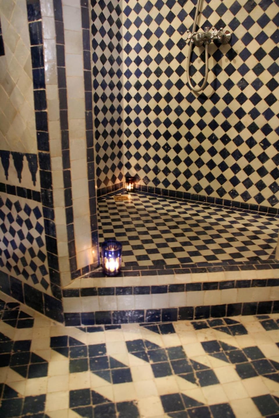 Superior Double Room | Bathroom | Deep soaking tub, free toiletries, hair dryer, bathrobes