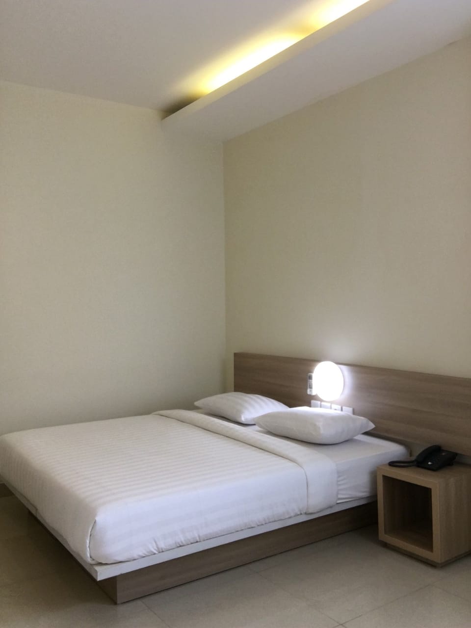 Deluxe Room, 1 King Bed | Desk, rollaway beds (surcharge), WiFi (free), bed sheets