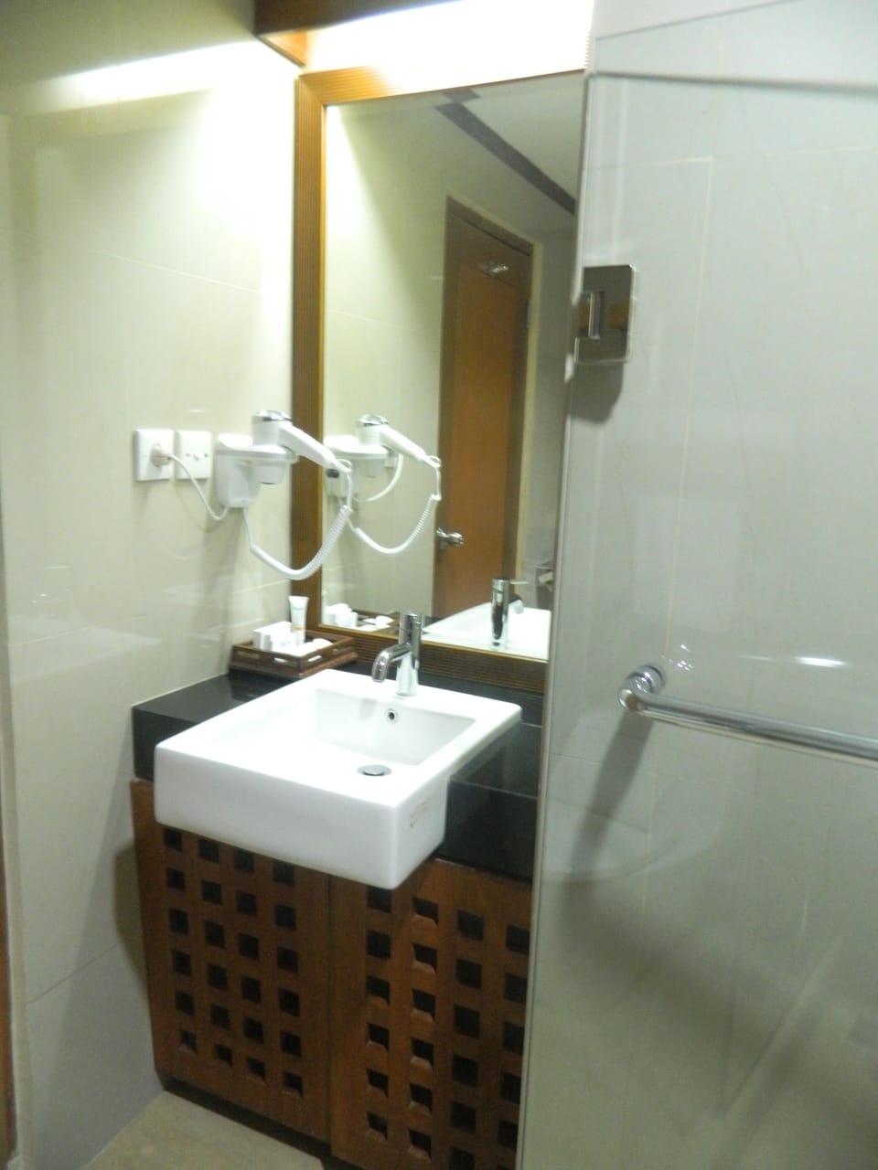 Executive Double Room | Bathroom sink